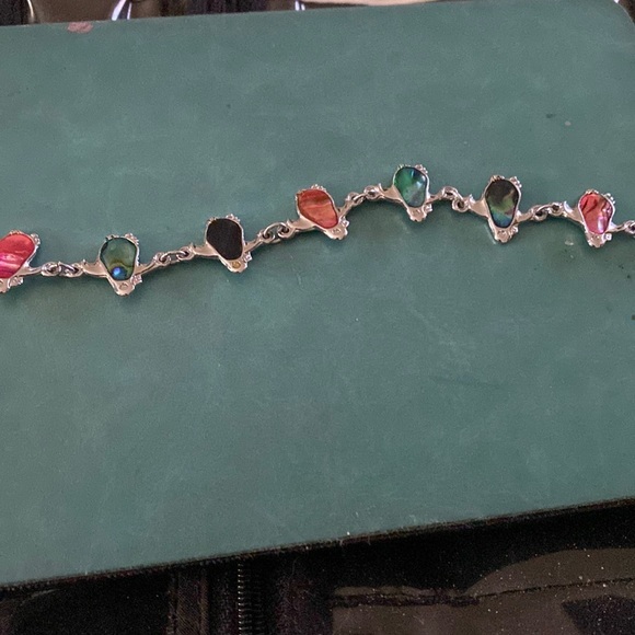 Jewelry - Mother of pearl inlay line bracelet 7”Casual fun Stainless steel. Dainty